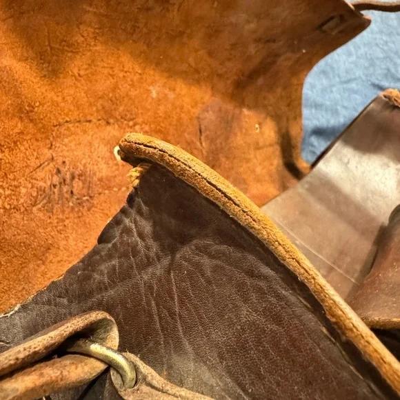 Brown Vintage Leather Briefcase with Adjustable Strap and Buckle Closure - Picture 11 of 14